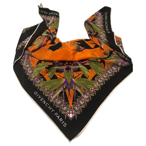 Givenchy Foulard 